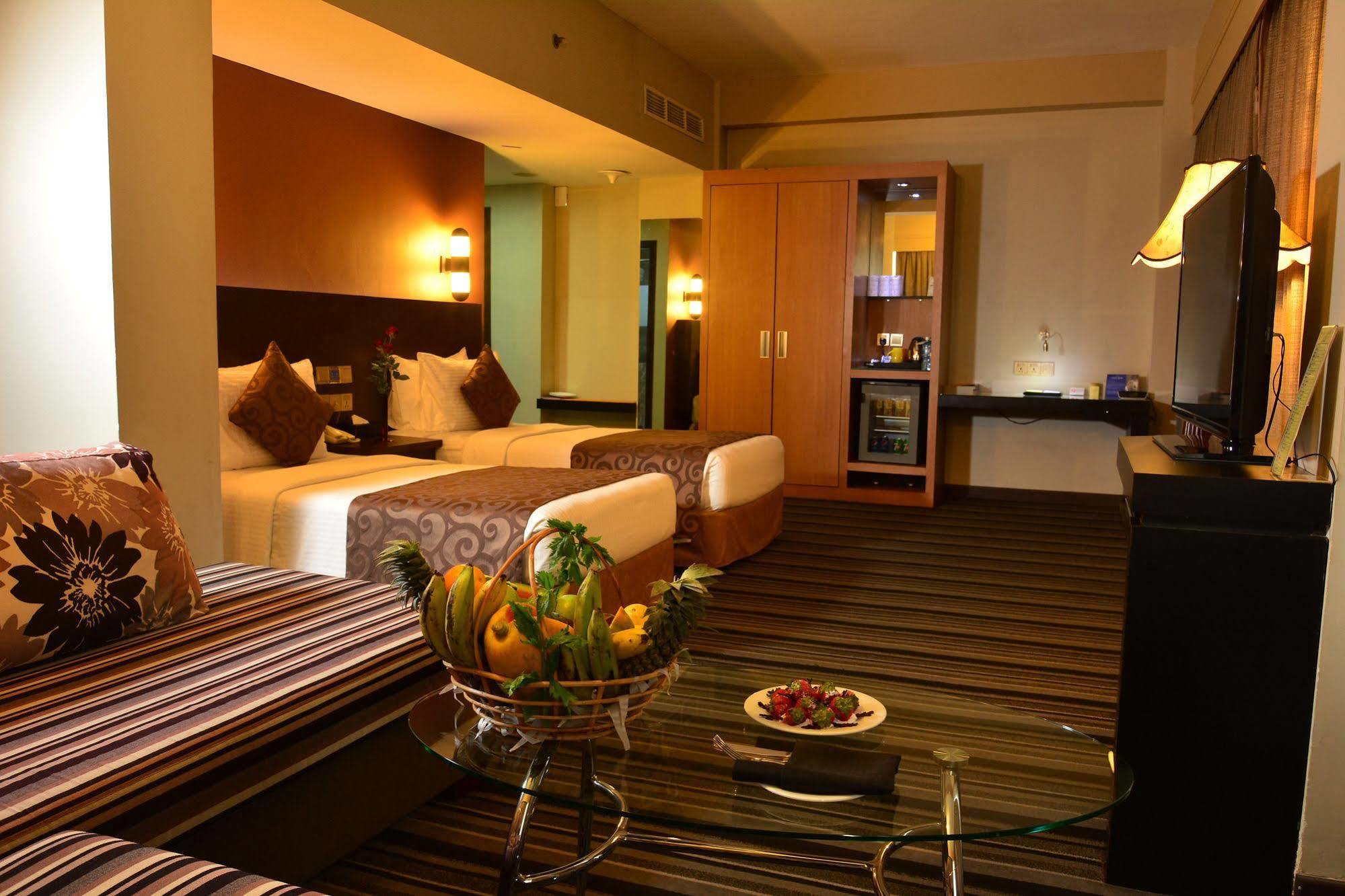 Pearl Grand Hotel Colombo Exterior foto