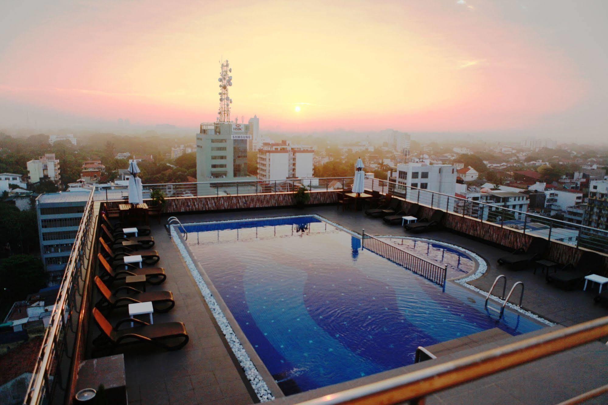 Pearl Grand Hotel Colombo Exterior foto